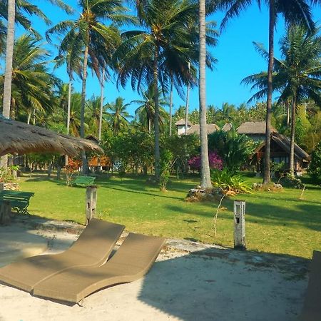 Ary'S Lagoon Bungalow & Hotel Karimunjawa Buitenkant foto