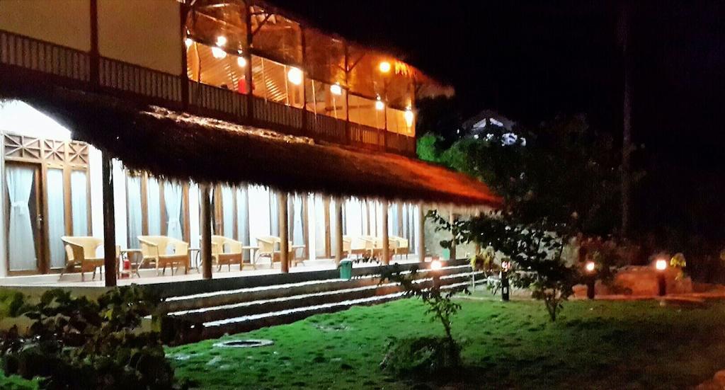 Ary'S Lagoon Bungalow & Hotel Karimunjawa Buitenkant foto