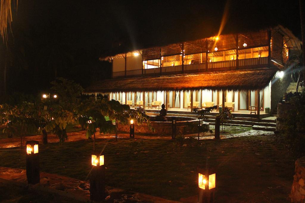 Ary'S Lagoon Bungalow & Hotel Karimunjawa Buitenkant foto