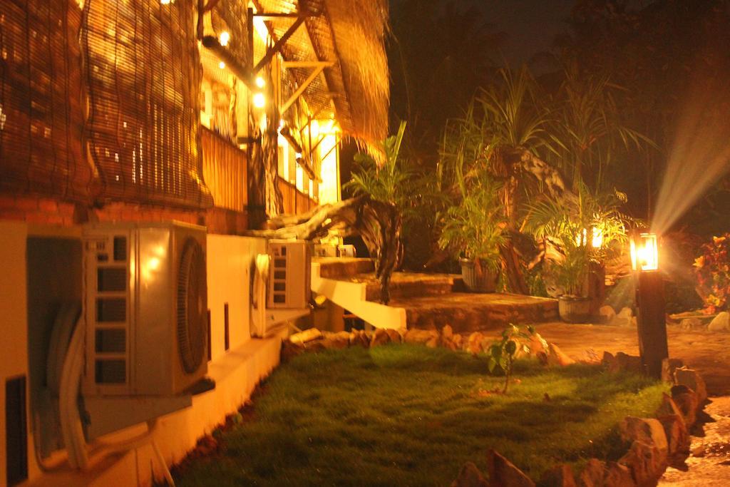 Ary'S Lagoon Bungalow & Hotel Karimunjawa Buitenkant foto