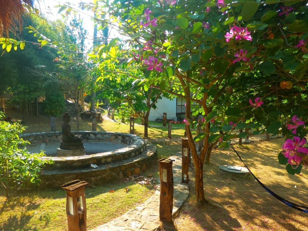 Ary'S Lagoon Bungalow & Hotel Karimunjawa Buitenkant foto