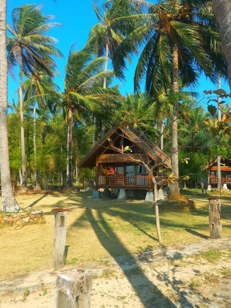 Ary'S Lagoon Bungalow & Hotel Karimunjawa Buitenkant foto