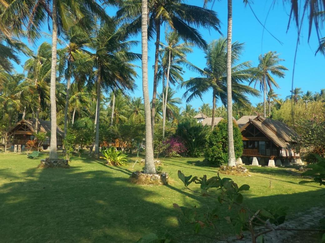Ary'S Lagoon Bungalow & Hotel Karimunjawa Buitenkant foto
