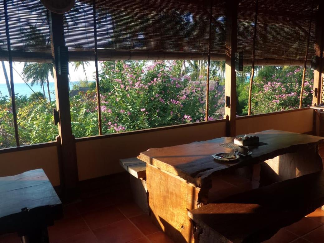 Ary'S Lagoon Bungalow & Hotel Karimunjawa Buitenkant foto
