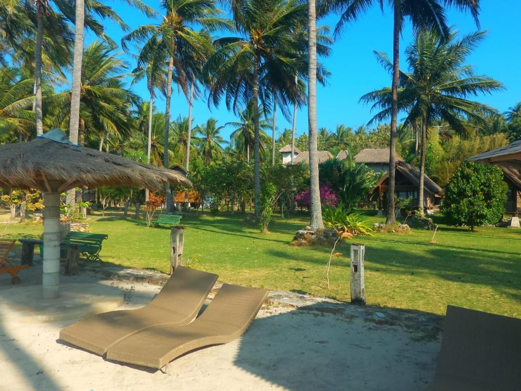 Ary'S Lagoon Bungalow & Hotel Karimunjawa Buitenkant foto