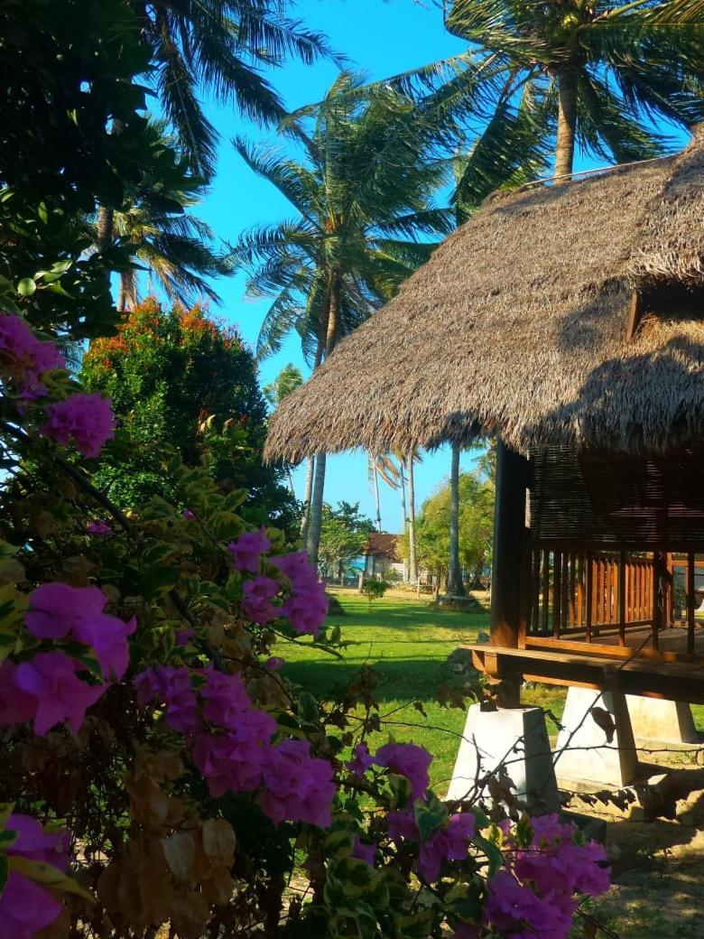 Ary'S Lagoon Bungalow & Hotel Karimunjawa Buitenkant foto